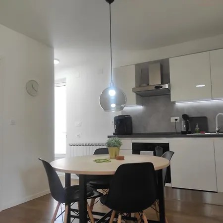 Villa House In Center Of Gospic With Big Garden Habitación foto