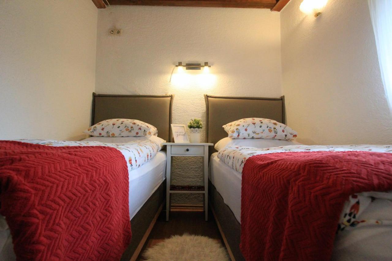 Hébergement de vacances House In Center Of With Big Garden *